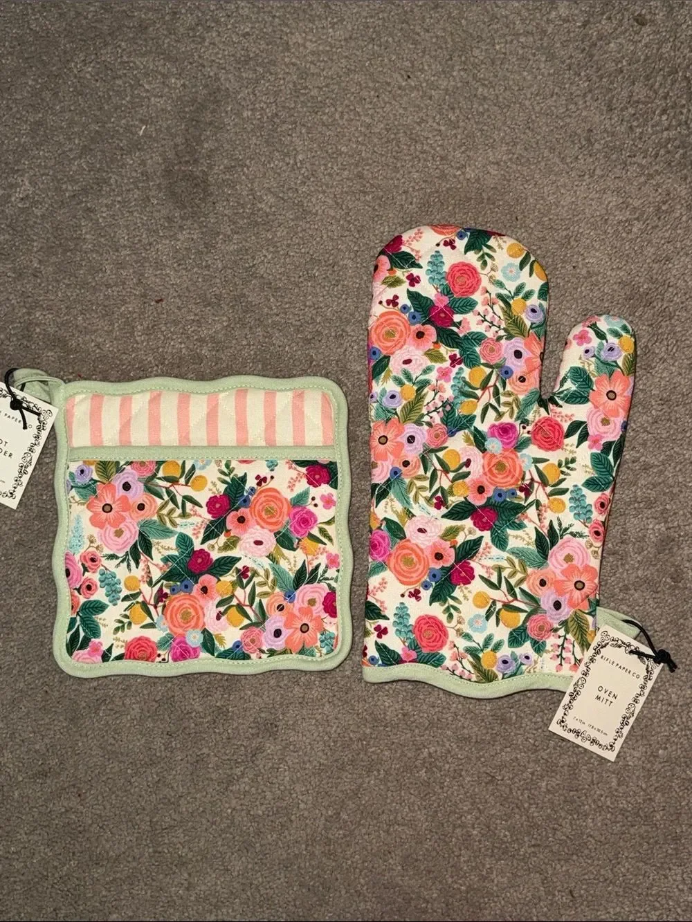 Rifle Paper & Co. Garden Party Oven Mitt and Pot Holder Set!
